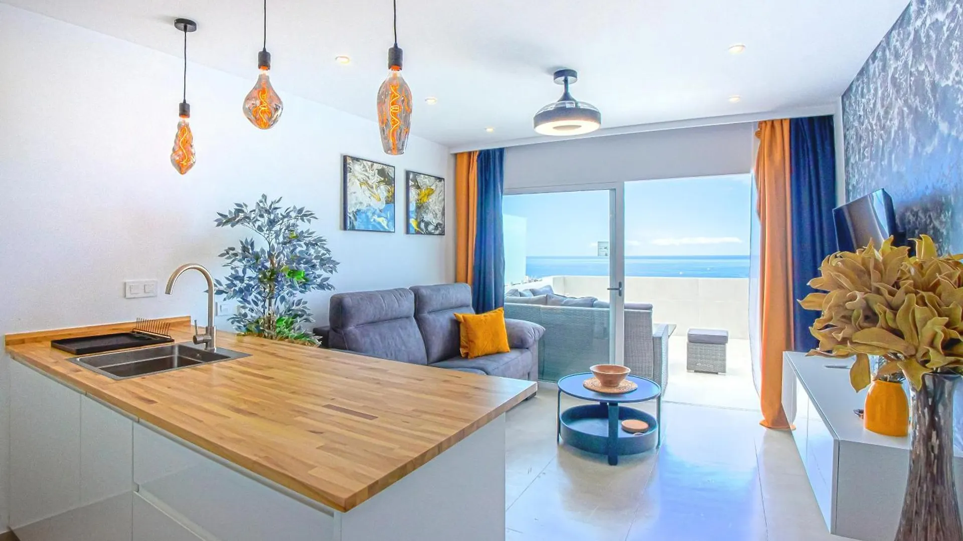 Exceptional 1Bd Apartment With Sea View In Aloha Garden location